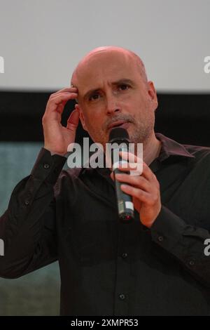 Der britische Filmregisseur und Drehbuchautor Peter Strickland stellt seinen Film Flux Gourmet am 29. Juli 2024 an der 50. Sommerfilmschule in Uherske HRA vor Stockfoto