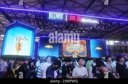 Shanghai, China. Juli 2024. Der gemeinsame Stand von NetEase und Blizzard Entertainment erscheint am 26. Juli 2024 auf der 2024 ChinaJoy in Shanghai, China. (Foto: Costfoto/NurPhoto) Credit: NurPhoto SRL/Alamy Live News Stockfoto