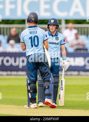 Luis Reece und Harry kamen aus Derbyshire während eines Metro Bank Cup One-Day-Spiels zwischen Derbyshire und Middlesex Stockfoto