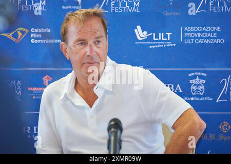 Catanzaro, Italien. Juli 2024. Regionale Zentrale Catanzaro, Catanzaro, Italien, 29. Juli 2024, Kevin Costner beim Magna Grecia Film Festival während Kevin Costner in Kalabrien - News Credit: Live Media Publishing Group/Alamy Live News Stockfoto