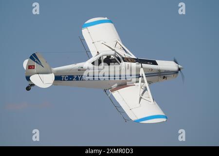 ESKISEHIR, TURKIYE - 17. SEPTEMBER 2023: Private Piper PA-25-260 Pawnee D (7656071) auf der Sivrihisar SHG Airshow Stockfoto