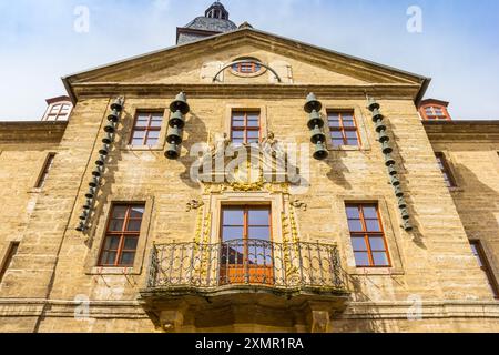 Glocken an der Fassade des Rathauses in Bad Langensalza Stockfoto