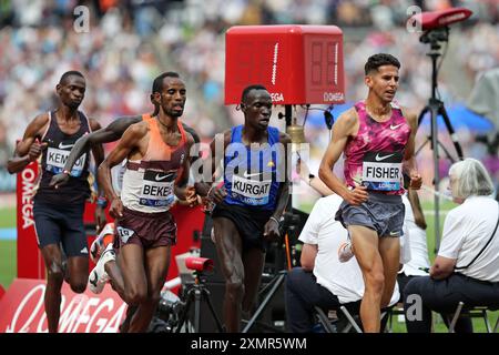 Telahun Haile BEKELE (Äthiopien), Grant FISHER (Vereinigte Staaten von Amerika), Edwin KURGAT (Kenia), im 3000-m-Finale der Männer bei der IAAF Diamond League 2024, London Stadium, Queen Elizabeth Olympic Park, Stratford, London, Großbritannien. Stockfoto