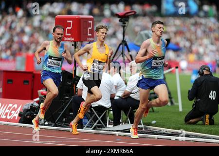 Ellis CROSS (Großbritannien), Rory LEONARD (Großbritannien), will BARNICOAT (Großbritannien), im 3000-m-Finale der Männer bei der 2024, IAAF Diamond League, London Stadium, Queen Elizabeth Olympic Park, Stratford, London, Großbritannien. Stockfoto