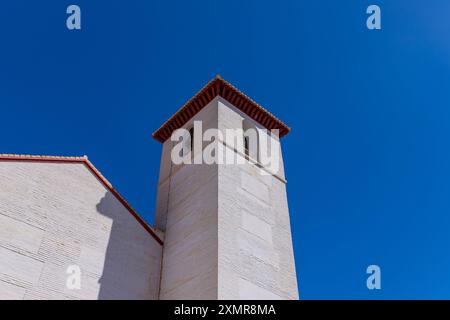 Kirche San Nicolas am Platz Mirador del San Nicolas in Albaicin, Granada, Spanien. Stockfoto