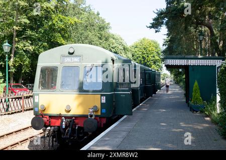 Class 101 DMU wartet auf Abfahrt von Holt Station an der North Norfolk Railway Stockfoto