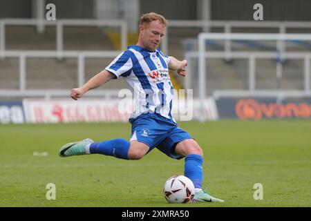 Adam Campbell von Hartlepool United überquert am Samstag, den 27. Juli 2024, im Victoria Park, Hartlepool einen Ball während des Freundschaftsspiels zwischen Hartlepool United und Sunderland. (Foto: Michael Driver | MI News) Credit: MI News & Sport /Alamy Live News Stockfoto