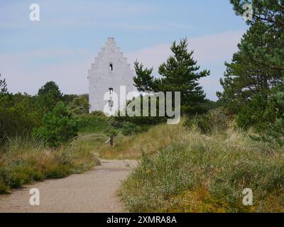 Skagen, Dänemark - 10. Juli 2024: Den Tilsandede Kirke in Skagen, Dänemark. Eine berühmte alte, in der Dünenkirche begraben, früher teilweise mit Sand bedeckt Stockfoto