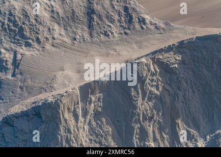 Fine Art Fotografie Eisberg Antarktis Nahaufnahme Sonnenuntergang warmes Licht. Natur Hintergrundbild Details Klima Stockfoto