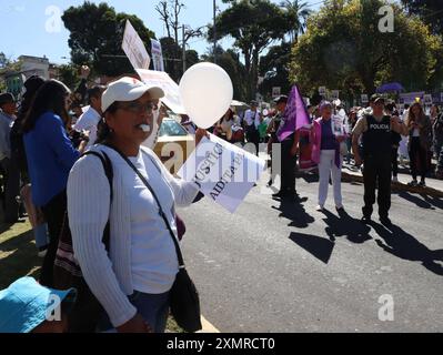 PLANTON MIN DEFENSE PAMELA ATI Quito, Montag, 29. Juli 2024 Sit-in außerhalb des Verteidigungsministeriums, von Familie und Freunden des zweiten Leutnants Pamela Ati, angeblich ermordet in einer Militärkaserne von ihren Kollegen Fotos Quito Pichincha Ecuador CLJ PLANTON MIN DEFENSE PAMELA ATI 44c553ae0523e365a9e4957cac5d2858 Copyright: XLANZRIQUEXRIXRIXRIXRIXRIXRIXENRIX Stockfoto