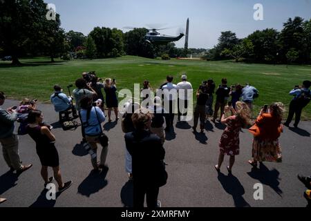 Washington, Usa. Juli 2024. Der US-Präsident Joe Biden startet am 29. Juli 2024 vom South Lawn des Weißen Hauses auf dem Weg zur Joint Base Andrews in Washington, DC, USA. Foto: Ken Cedeno/Pool/ABACAPRESS. COM Credit: Abaca Press/Alamy Live News Stockfoto