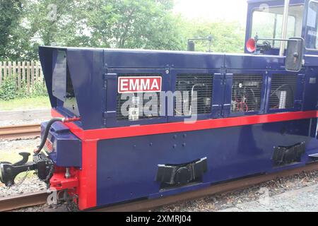 Diesellokomotive Emma bei der Welsh Highland Heritage Railway in Porthmadog, Wales, Großbritannien Stockfoto