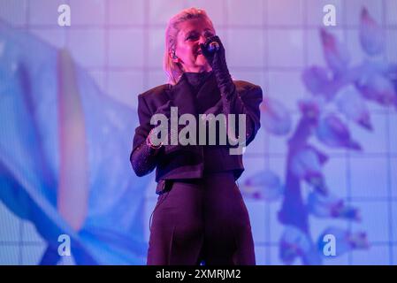 Alison Goldfrapp tritt am 2. Tag beim Latitude Festival 2024 auf. Henham Park, Soutjwold, Suffolk, Großbritannien. Juli 2024. Quelle: Gary Stafford/Alamy Live News Stockfoto