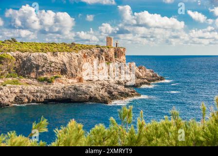 The cliffs with two lighthouses of Cala Figuera Stockfoto