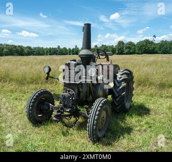 Historischer Lanz Bulldog-Traktor. Der Lanz Bulldog war ein Traktor der Heinrich Lanz AG in Mannheim, Baden-Württemberg. Stockfoto