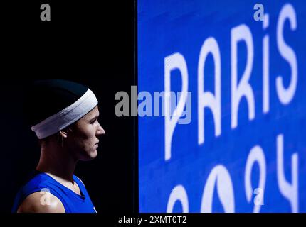 PARIS - die niederländische Boxerin Chelsey Heijnen gewann vor dem Spiel im achten Finale gegen die nordkoreanische Ungyong beim Boxturnier für Frauen bis zu 60 kg bei den Olympischen Spielen in Frankreich. ANP REMKO DE WAAL Stockfoto