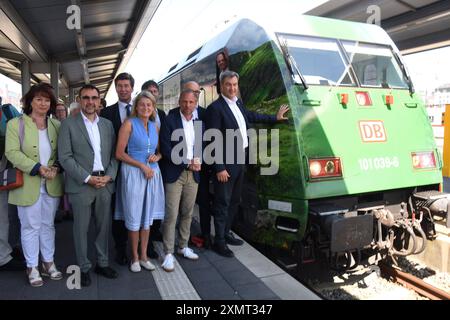 Maria Rita Zinnecker Vorsitzender Touristenverband Allgaeu Bayerisch Schwaben und Landraetin Klaus Holetschek MDL Fraktionsvorsitzener Klaus King Bügermeister Markt Oberstdorf Mechthilde Wittmann MDB Matthias Kurzeck Bundesverband VCD Thorsten Glauber Umweltminister Heiko Büttner, DB Konzernbevollmaechtigter Dr. Markus Soeder Ministerpraesident München 29.07.2024 Hauptbahnhof Bayerns Umweltminister Thorsten Glauber enthuellt zusammen mit Ministerpraesident Dr. Markus Soeder und Heiko Büttner, Konzernbevollmaechtigter der DB für Bayern, die Natur-Lok Naturschutzgebiet Allgaeuer Hochalpen M Stockfoto