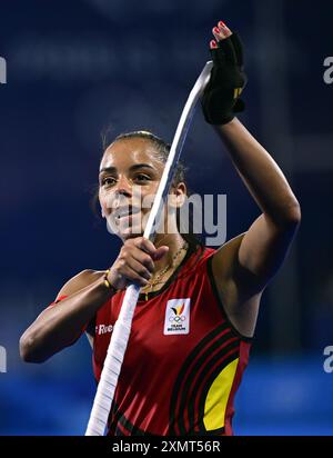 Paris, Frankreich. Juli 2024. Die belgische Ambre Ballenghien feiert nach dem Sieg eines Hockeyspiels zwischen Frankreich und der belgischen Nationalmannschaft, den Roten Panthers, Spiel 2 im Damenpool A bei den Olympischen Spielen 2024 in Paris, Frankreich, am Montag, den 29. Juli 2024. Die Spiele der XXXIII. Olympiade finden vom 26. Juli bis 11. August in Paris statt. Die belgische Delegation zählt 165 Athleten, die in 21 Sportarten antreten. BELGA FOTO DIRK WAEM Credit: Belga News Agency/Alamy Live News Stockfoto