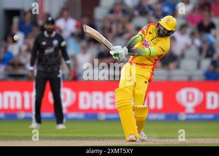 29. Juli 2024; Old Trafford Cricket Ground, Manchester, England; The Hundred Mens Cricket, Manchester Originals gegen Trent Rockets; Imad Wasim von Trent Rockets in Batting Action Stockfoto