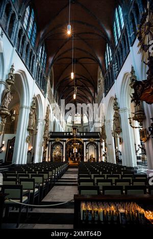 Barocker Chor der gotischen Kirche unserer Lieben Frau in Brügge, Belgien. Stockfoto