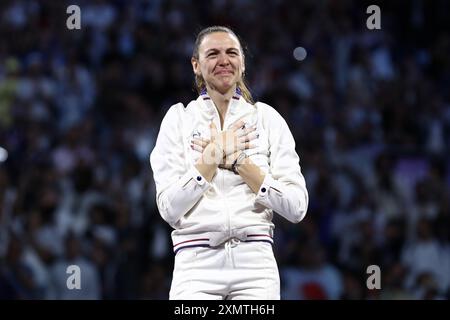 29. Juli 2024, Paris, Ile de France, Frankreich: MANON APITHY-BRUNET aus Frankreich feiert den Gewinn der Goldmedaille während der Siegerehrung des individuellen Sabre der Fechten Frauen bei den Olympischen Spielen 2024 in Paris (Credit Image: © Mickael Chavet/ZUMA Press Wire) NUR ZUR REDAKTIONELLEN VERWENDUNG! Nicht für kommerzielle ZWECKE! Stockfoto