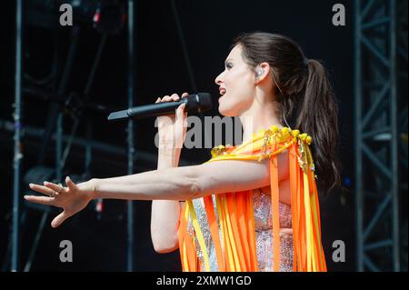 Sophie Ellis-Bextor spielt auf der Hauptbühne auf den Straßenbahnlinien 2024 Stockfoto