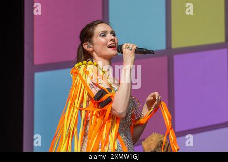 Sophie Ellis-Bextor spielt auf der Hauptbühne auf den Straßenbahnlinien 2024 Stockfoto