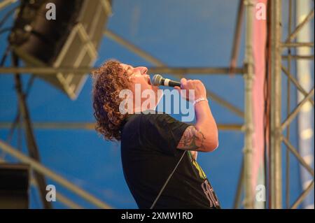 Die Pigeon Detectives spielen auf der T'Other Stage auf den Straßenbahnlinien 2024 Stockfoto