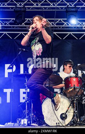 Die Pigeon Detectives spielen auf der T'Other Stage auf den Straßenbahnlinien 2024 Stockfoto