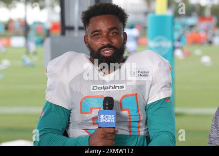 Miami Gardens, FL USA; Miami Dolphins Running Back Raheem Mostert (31) wird nach dem Trainingslager am Montag, 29. Juli 2024, im Baptist Health Training Complex interviewt. (Kim Hukari/Bild des Sports) Stockfoto
