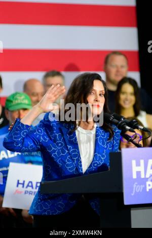 Gouverneur Gretchen Whitmer, zusammen mit Gouverneur Josh Shapiro, nimmt am 29. Juli 2024 in Lower Gwynned, PA, USA die Bühne für eine Kundgebung zur Unterstützung von Kamala Harris, angeführt von den Gouverneuren von Pennsylvania und Michigan. Quelle: OOgImages/Alamy Live News Stockfoto