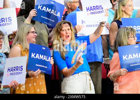 Am 29. Juli 2024 versammelten sich die Menschen zu einer Kundgebung zur Unterstützung von Kamala Harris, angeführt von Präsident Josh Shapiro, MI-Gouverneur Gretchen Whitmer, in Lower Gwynned, PA, USA. Quelle: OOgImages/Alamy Live News Stockfoto