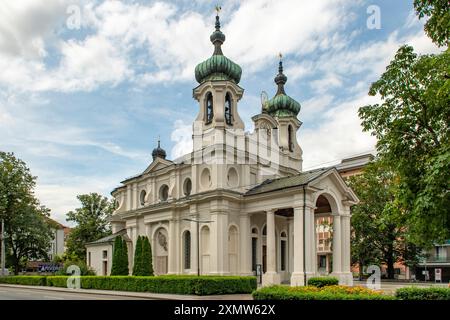 Universitätskirche St. Johannes von Nepomuk, Innsbruck, Österreich Stockfoto