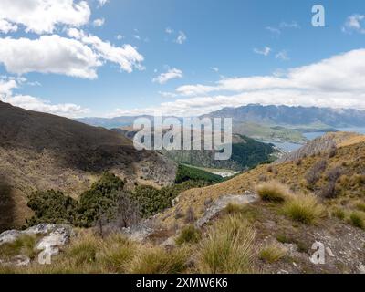 Der Ben Lomond Track mit spektakulärem Panoramablick über Queenstown, Lake Whakatipu und die umliegenden Bergketten, Otago, Neuseeland Stockfoto