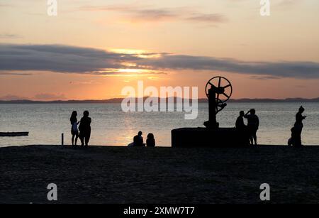 Von Süden in der Bucht der Allerheiligen salvador, bahia, brasilien - 29. august 2023: Blick auf den Sonnenuntergang in Baia de Todos os Santos in der Stadt Salvador. SALVADOR BAHIA BRASILIEN Copyright: XJoaxSouzax 290823JOA0762 Stockfoto