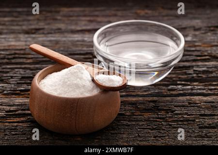 Backpulver im Löffel mit Wasser zu mischen - gesunde Lebensmittel Stockfoto