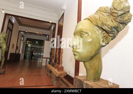 salvador, bahia, brasilien - 20. Mai 2022: Bronzeskulptur des Künstlers Isael Kislansky, ausgestellt während einer Ausstellung im Palacete das Artes mu Stockfoto