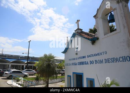 itaparica, bahia, brasilien - 13. oktober 2023: Blick auf die Kirche Nossa Senhora do Bom Despacho auf der Insel Itaparica. Stockfoto