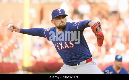 St. Louis, Usa. Juli 2024. Der Texas Rangers Starting Pitcher Nathan Eovaldi liefert den St. Louis Cardinals im ersten Inning im Busch Stadium in St. Louis am 29. Juli 2024 ein Pitch. Foto: Bill Greenblatt/UPI Credit: UPI/Alamy Live News Stockfoto