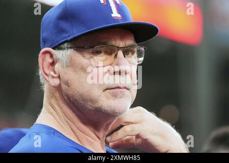 St. Louis, Usa. Juli 2024. Der Trainer der Texas Rangers, Bruce Bochy, beobachtet am 29. Juli 2024, wie sein Team gegen die St. Louis Cardinals im Busch Stadium in St. Louis antritt. Foto: Bill Greenblatt/UPI Credit: UPI/Alamy Live News Stockfoto