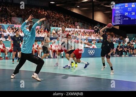Paris, Frankreich. Juli 2024. Kosuke Yasuhira (JPN) Handball : Vorrunde der Männer Gruppenspiel A zwischen Kroatien und Japan während der Olympischen Spiele 2024 in Paris in der Pariser Süd-Paris-Arena. Quelle: Koji Aoki/AFLO SPORT/Alamy Live News Stockfoto