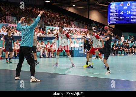 Paris, Frankreich. Juli 2024. Kosuke Yasuhira (JPN) Handball : Vorrunde der Männer Gruppenspiel A zwischen Kroatien und Japan während der Olympischen Spiele 2024 in Paris in der Pariser Süd-Paris-Arena. Quelle: Koji Aoki/AFLO SPORT/Alamy Live News Stockfoto
