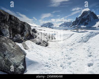 MT Scott, Graham Land, gegenüber der Penola Straße von Petermann Island, Wilhelm Archipel, Antarktis Stockfoto