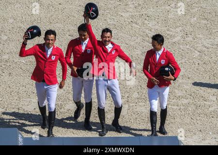 Paris, Frankreich. Juli 2024. Reitsport, Japan Team, Bronze Medaillengewinner, Yoshiaki OIWA Reiten MGH GRAFTON STREET, Toshiyuki TANAKA Riding JEFFERSON JRA und Kazuma TOMOTO Riding VINCI DE LA VIGNE JRA während des Vielspringteams und Einzelfinalwettbewerbs der Olympischen Spiele Paris 2024 am 29. Juli 2024 im Chateau de Versailles in Versailles, Frankreich Credit: Independent Photo Agency/Alamy Live News Stockfoto