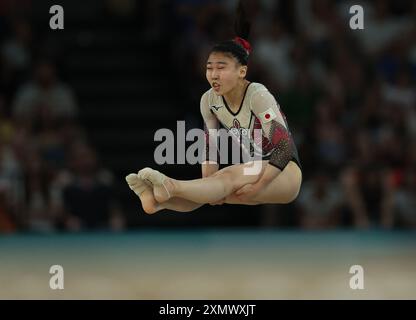 Paris, Frankreich. Juli 2024. Rina Kishi vom Team Japan tritt am ersten Tag der Olympischen Spiele 2024 in Paris in der Bercy Arena an. Quelle: Isabel Infantes/Alamy Live News Stockfoto