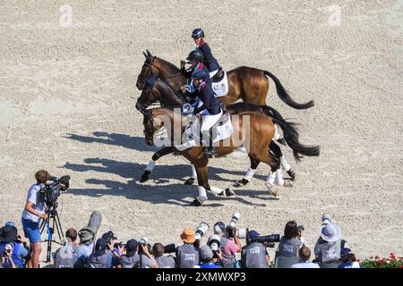 Paris, Frankreich. Juli 2024. Pferdesport, britisches Team, olympiasieger, Rosalind CANTER Riding LORDSHIPS GRAFFALO, Tom MCEWEN Riding JL DUBLIN und Laura COLLETT Riding LONDON 52 während der Vielseitigkeitsspringmannschaft und Einzelfinalwettbewerb der Olympischen Spiele Paris 2024 am 29. Juli 2024 im Chateau de Versailles in Versailles, Frankreich Credit: Unabhängige Fotoagentur/Alamy Live News Stockfoto
