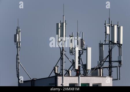 Wohngebäude aus der kommunistischen Ära mit Antennen auf der Spitze in Danzig, Polen © Wojciech Strozyk / Alamy Stock Photo *** Lokale Bildunterschrift *** Stockfoto
