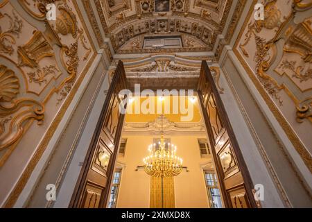 GENUA, ITALIEN, 19. JANUAR 2024 - das Innere des Palastes von Tobia Pallavicino oder Carrega - Cataldi, Handelskammer von Genua, Italien Stockfoto