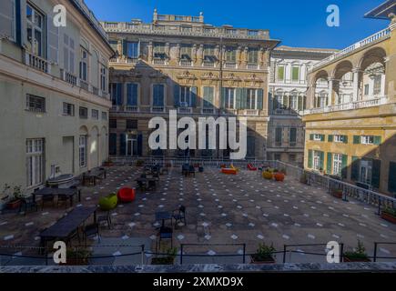 Blick auf die Rolli Paläste im historischen Zentrum von Genua, Italien. Stockfoto