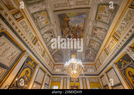 GENUA, ITALIEN, 29. JANUAR 2024 - der repräsentative Raum des Tursi-Palastes in Genua, Italien Stockfoto